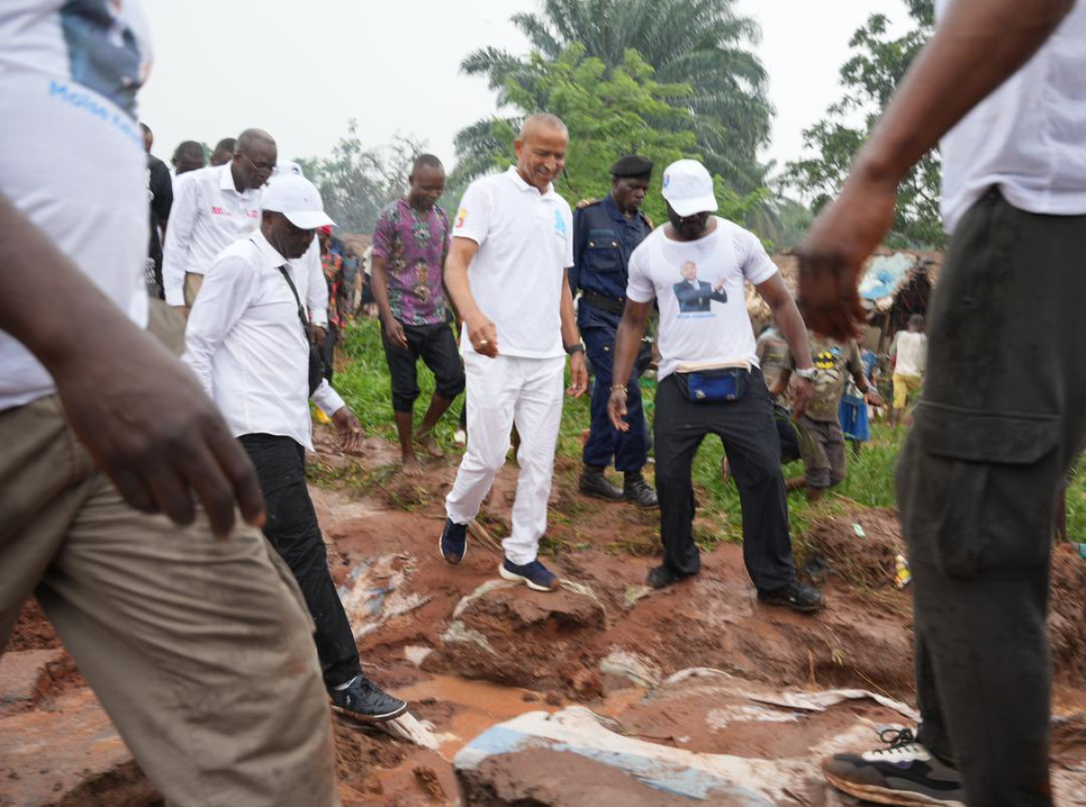 Présidentielle 2023 : A Buta, la population a bravé la pluie pour accueillir Moïse Katumbi et écouter son programme.